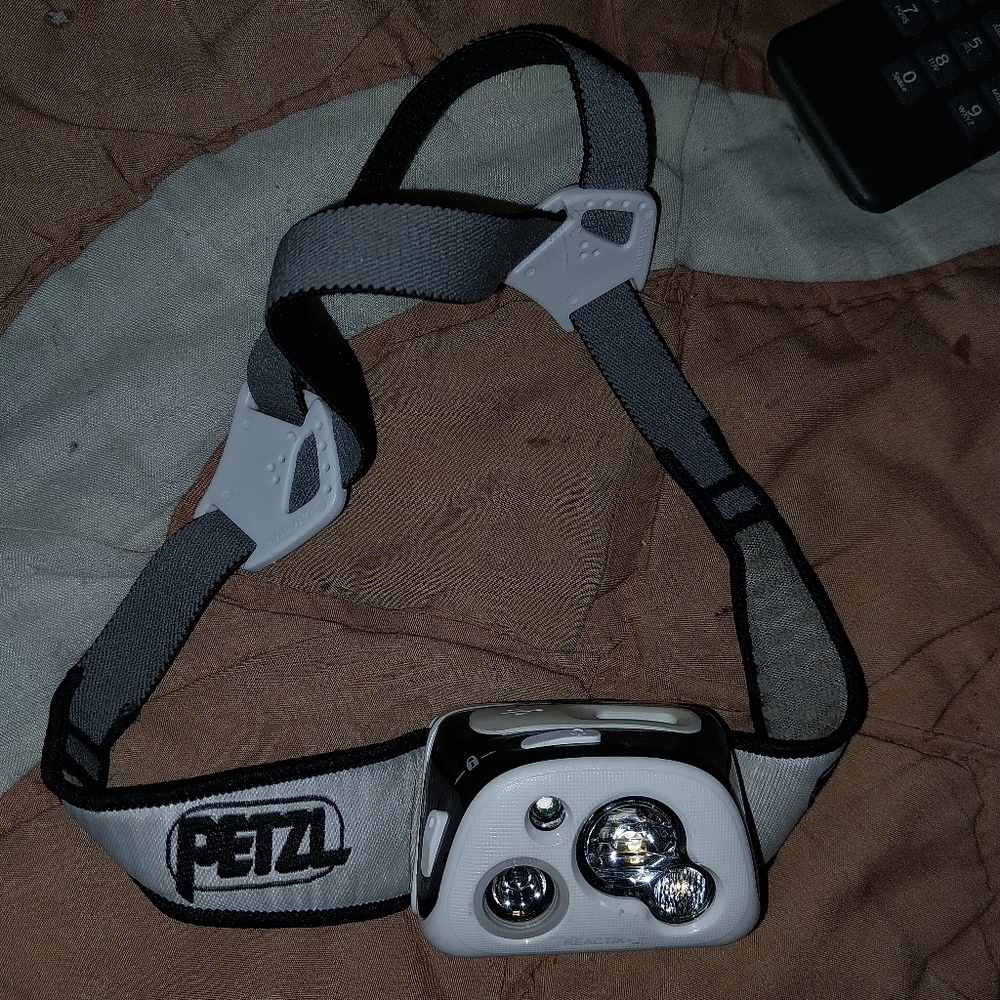 Petzl reactik+ 900 headlamp w/ bluetooth